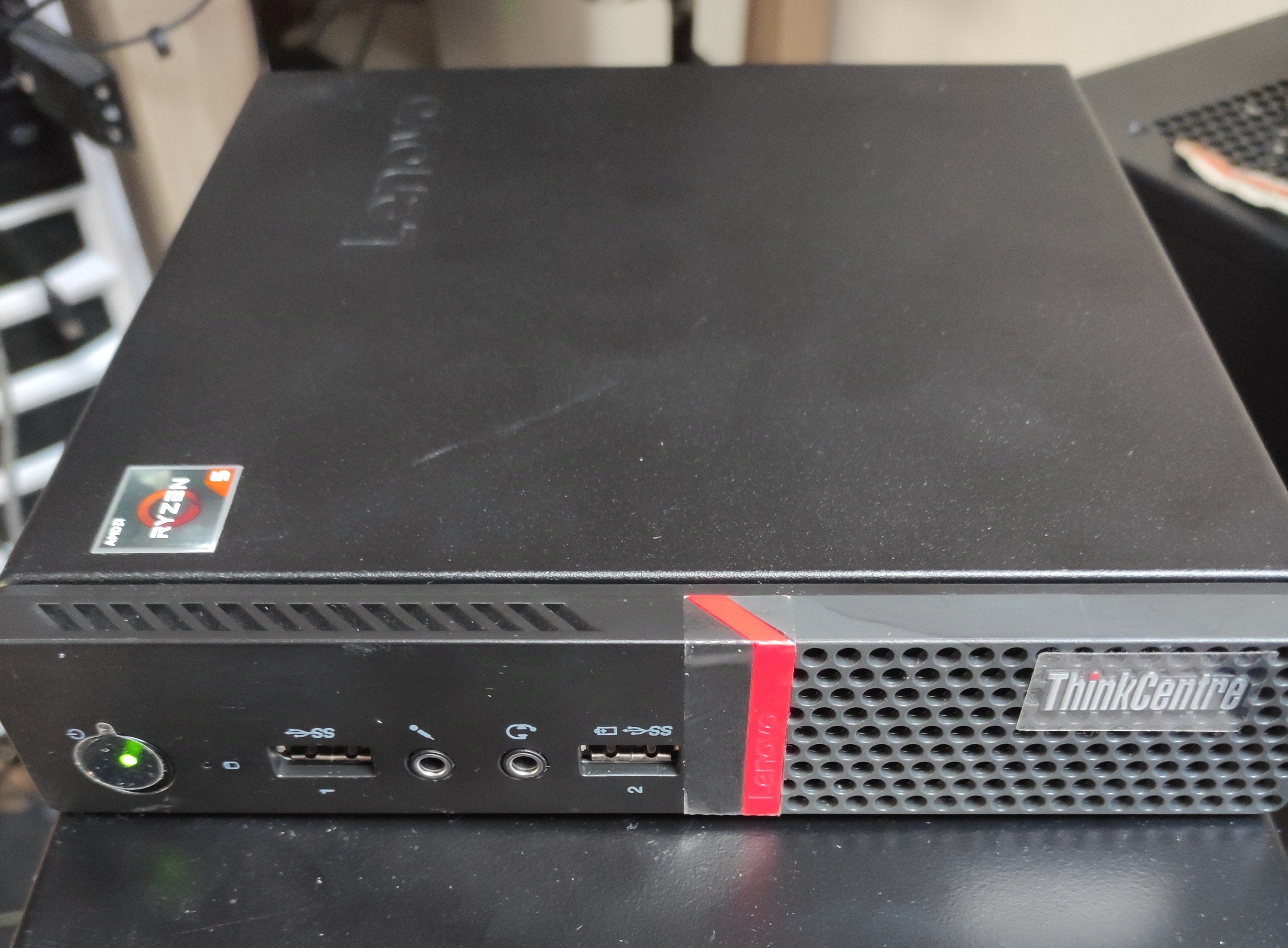 Lenovo ThinkCentre M715q Tiny